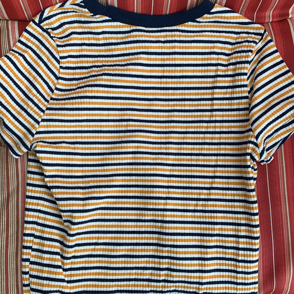 Crop Top - Picture 2 of 3
